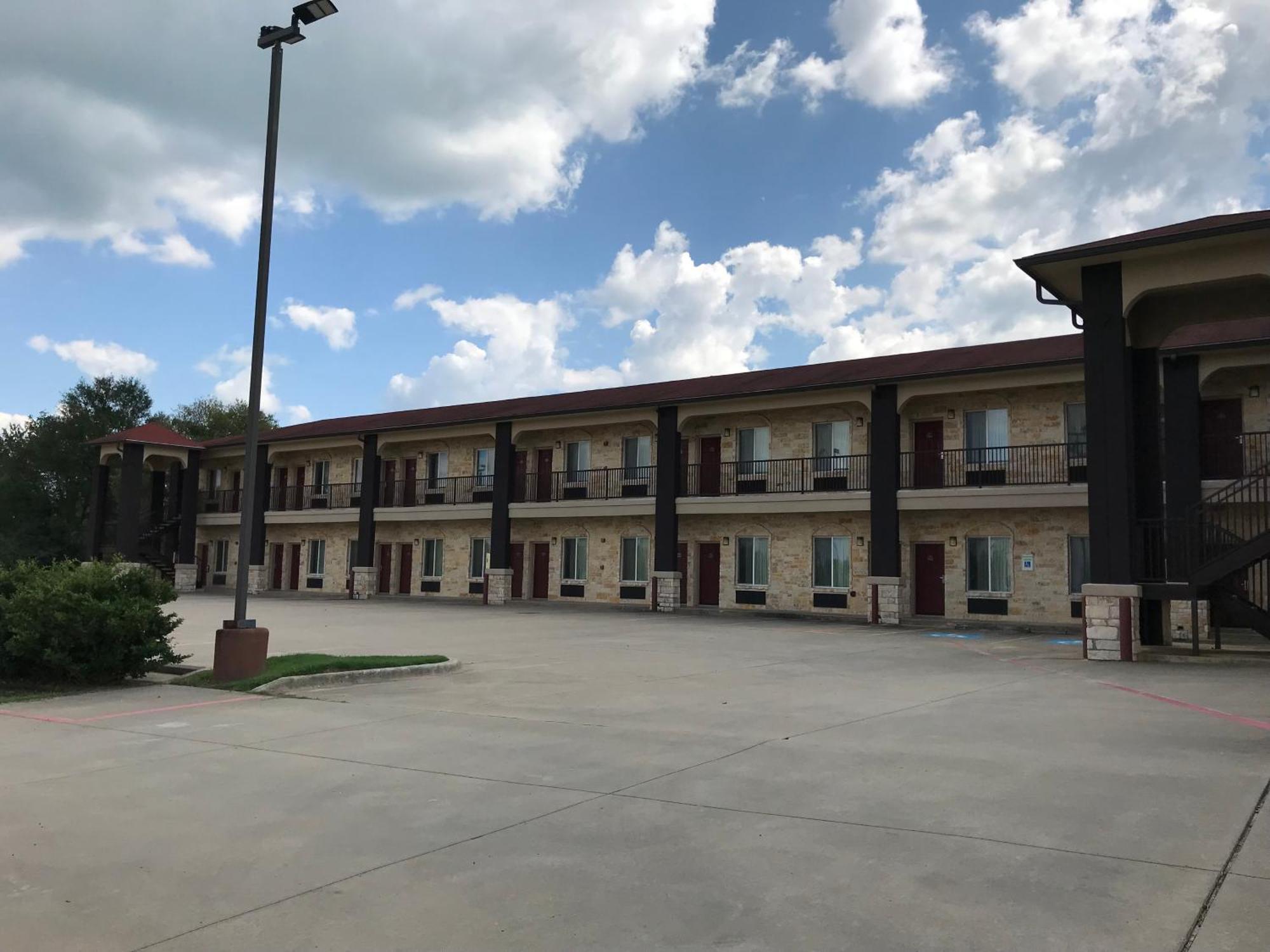 Executive Inn And Suites Pittsburg Exterior photo