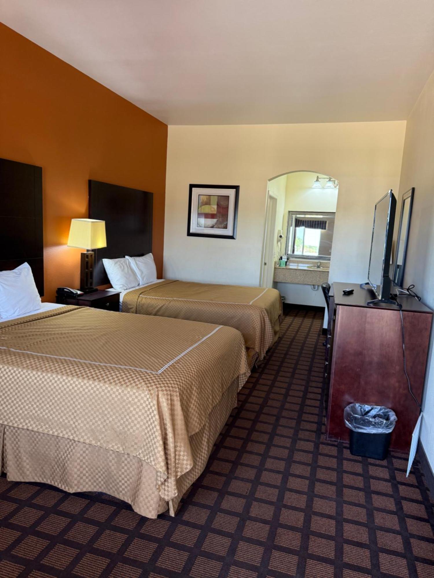 Executive Inn And Suites Pittsburg Exterior photo