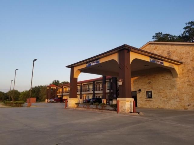 Executive Inn And Suites Pittsburg Exterior photo